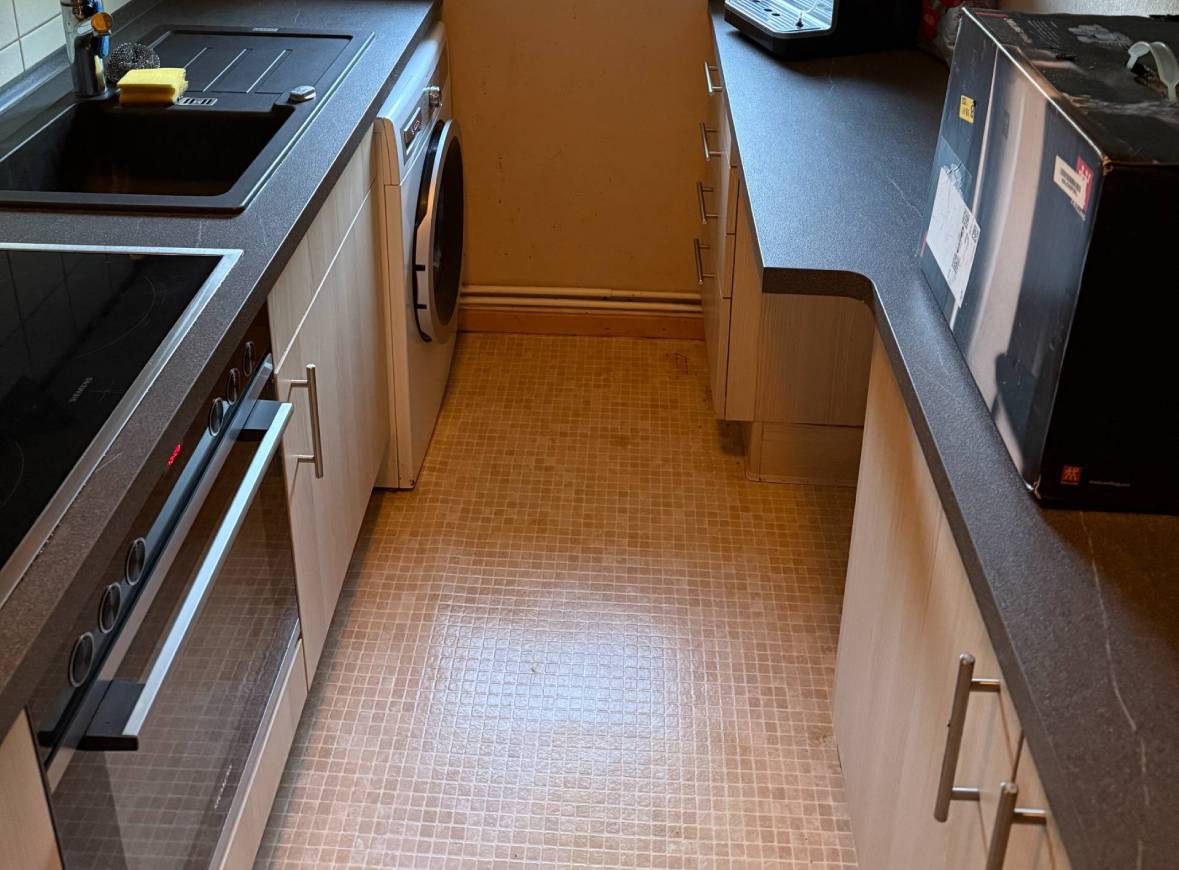 Nachher: dieselbe Küche – gereinigt und besenrein