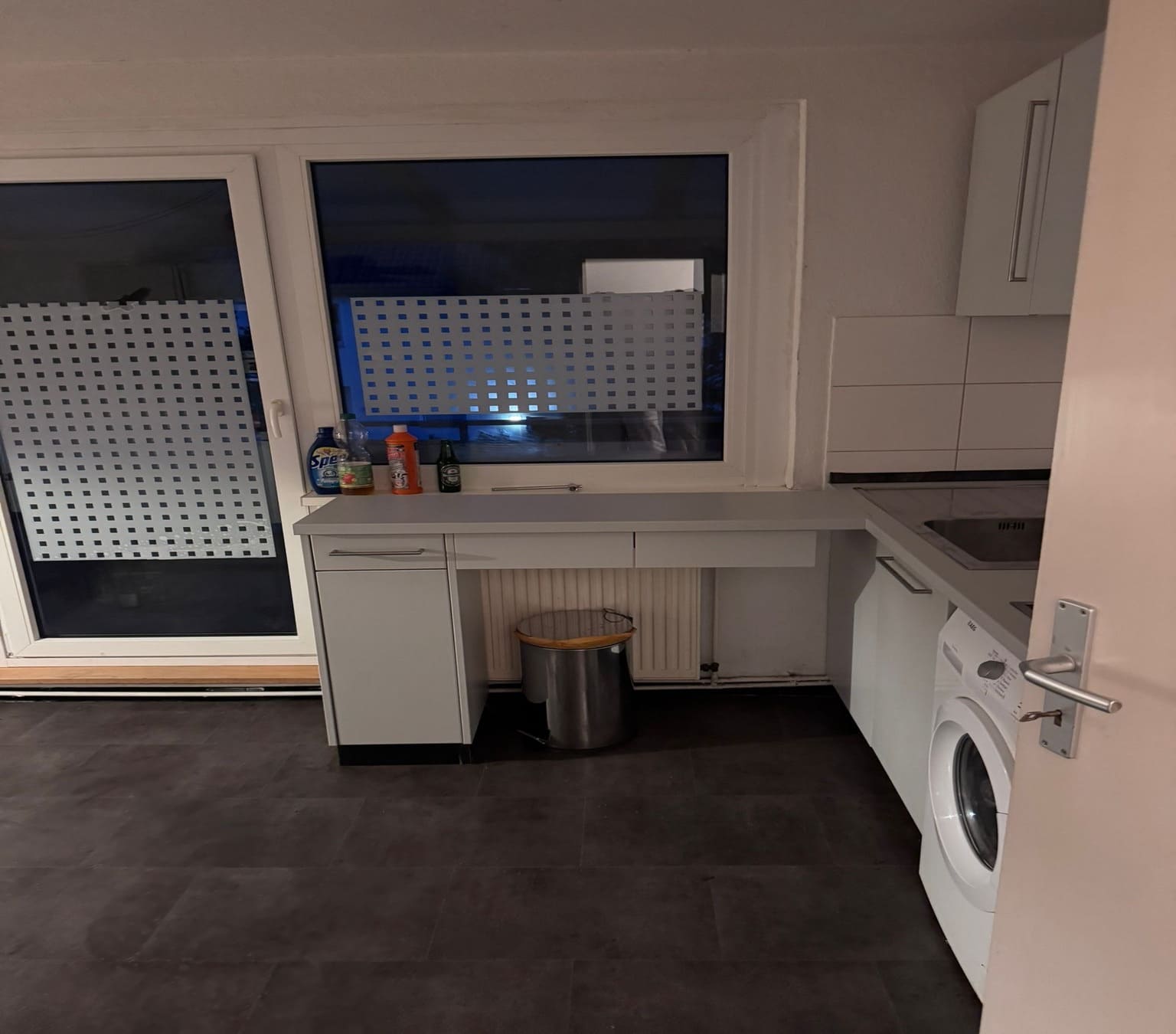 Nachher: derselbe Raum gereinigt und besenrein