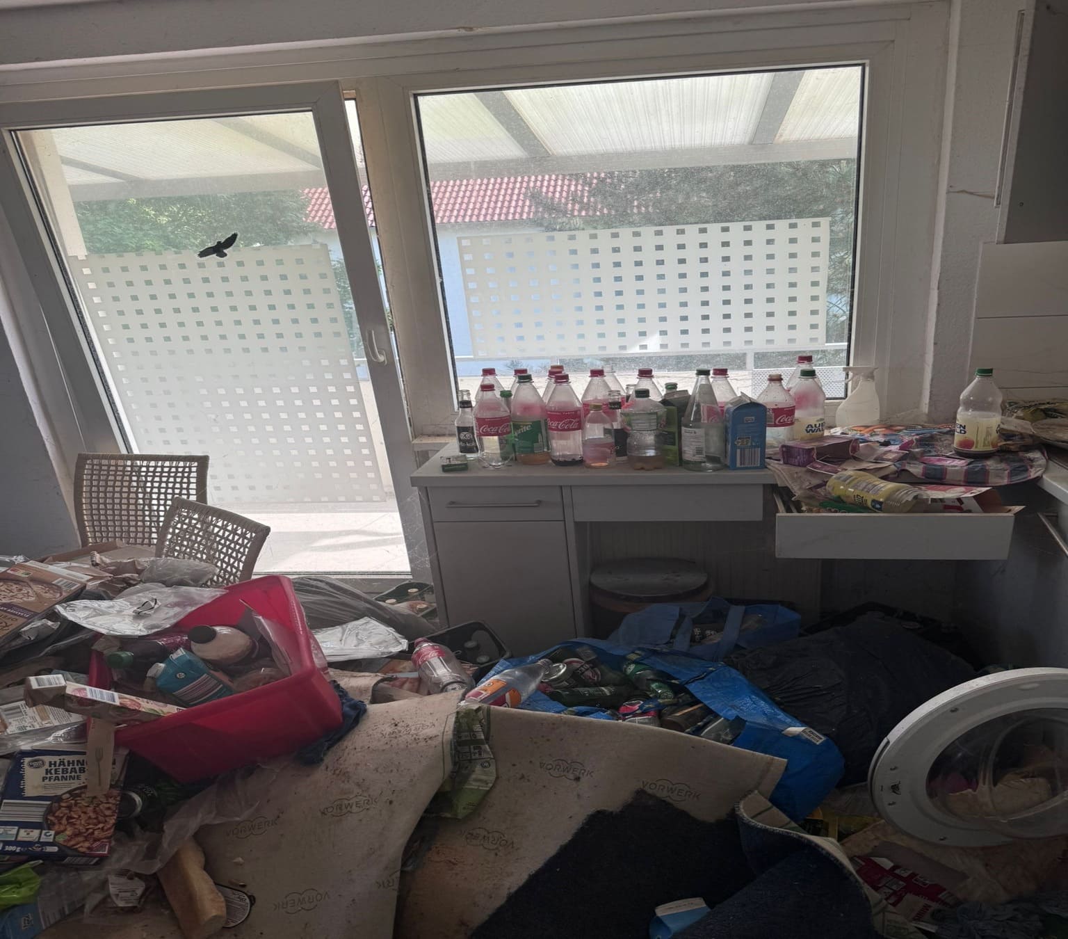 Vorher: stark vermüllter Raum